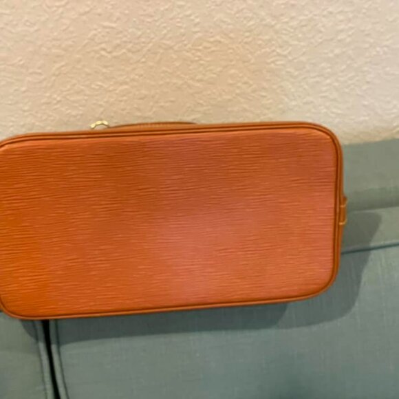 Louis Vuitton Vintage Epi Alma - Picture 11 of 16